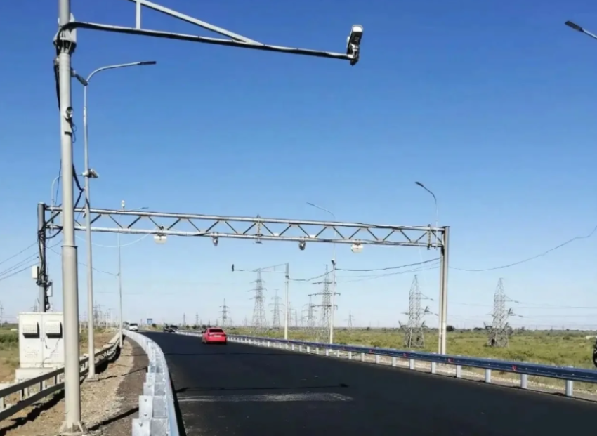 Под Астраханью ради сохранения дорог установят систему весогабаритного контроля