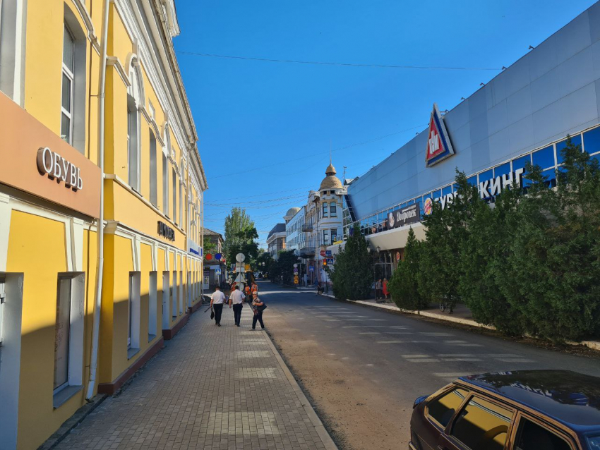 На улице Кирова в Астрахани уложат почти 11 тысяч квадратных метров тротуарной плитки