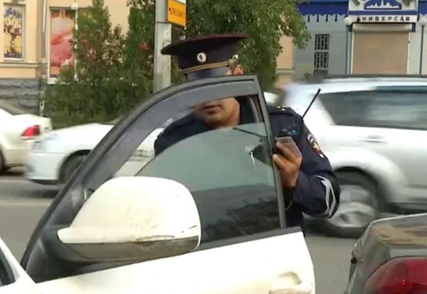 С начала года 4921 астраханец нарушил правила тонировки автомобиля