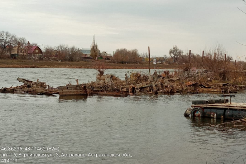 В Астраханской области из реки Прямая Болда не могли вытащить судно с 2020 года