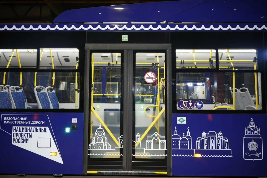 Новые синие автобусы вышли на второй маршрут в Астрахани