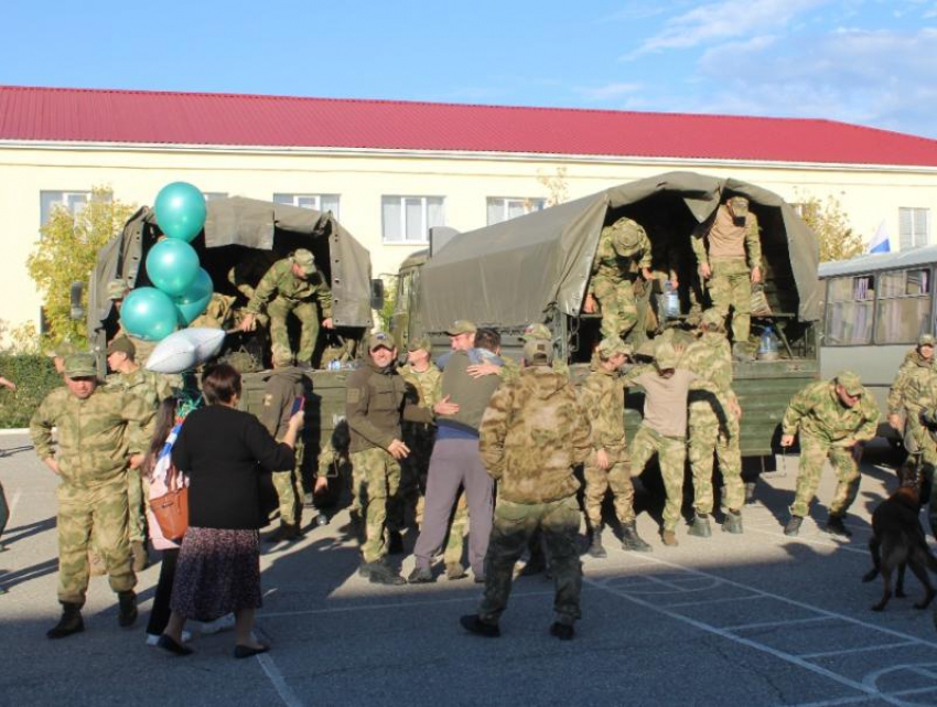 Астраханские военнослужащие вернулись домой из зоны СВО на Украине