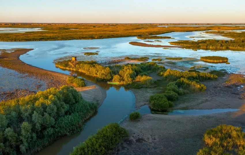 В Астраханской области займутся берегоукреплением и переселением из затопляемых зон