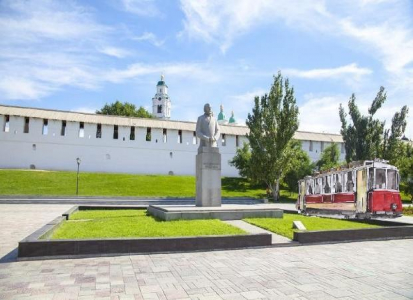 Астраханцы могут придумать новый памятник и получить за это деньги