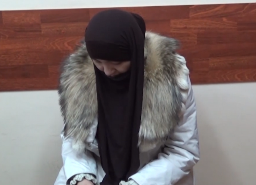 Астраханку, вербовавшую террористов, отпустили домой
