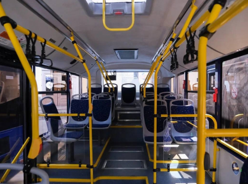 Следить за автобусами среднего класса астраханцы могут на двух сервисах