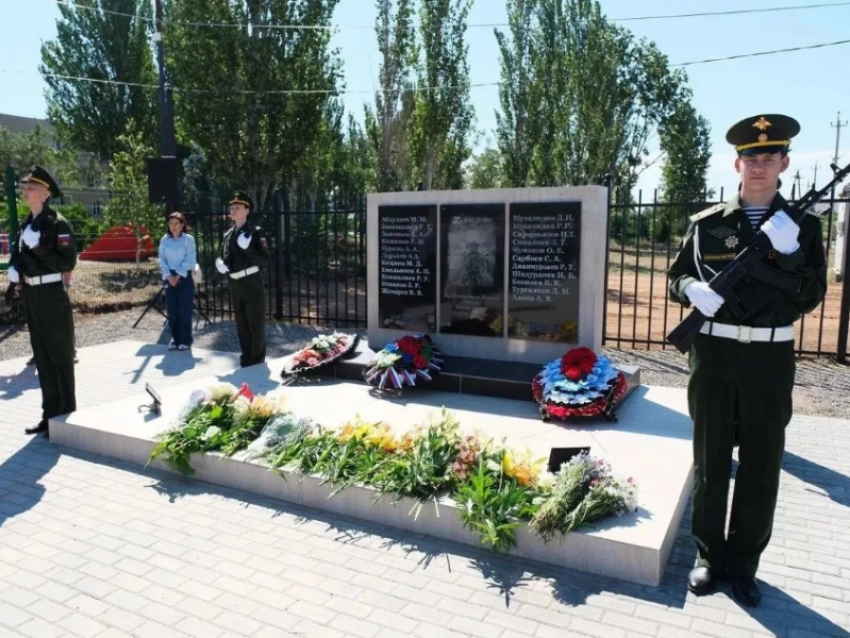 В поселке под Астраханью открыли Парк Победы, посвященный героям СВО