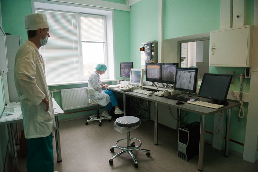 Астраханские медики наконец получили положенные выплаты 