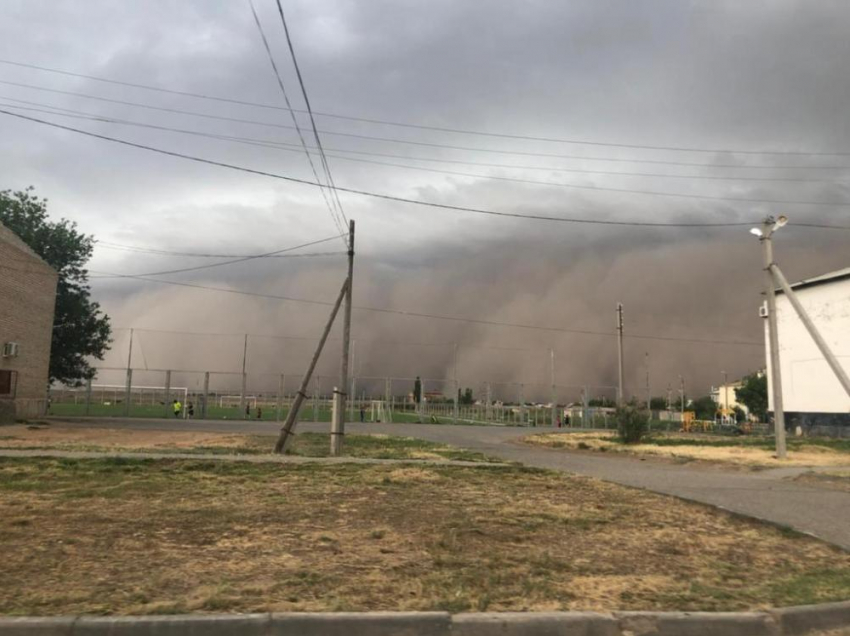 МЧС: на Астраханскую область опять идёт пыльная буря