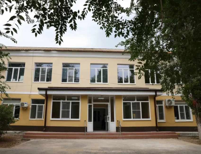 В астраханском поселке Волжский на 95% отремонтировали среднюю школу