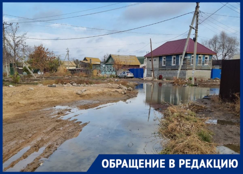 Дома жильцов на улице Иртышской в Астрахани заливает содержимым канализации