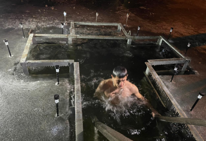 Астраханцам назвали все официальные места купания на Крещение