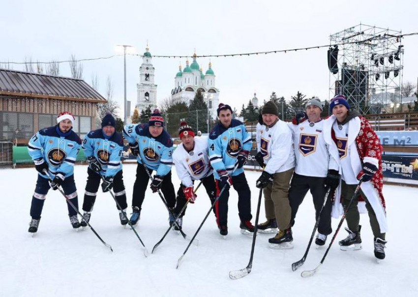 Астраханцы массово вышли на лед в преддверии Нового года