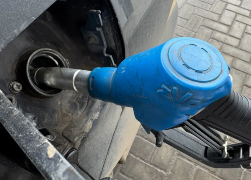 Астраханский минпром назвал две причины снижения количества бензина на АЗС