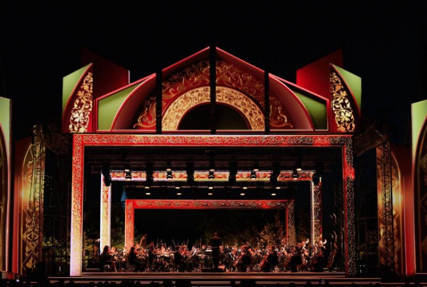 Для открытия «Каспийских сезонов» в Астрахани создали шеститонную композицию