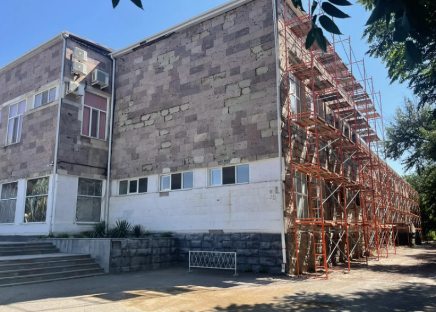 В астраханском поселке Лиман стартовал ремонт Центра культуры и досуга
