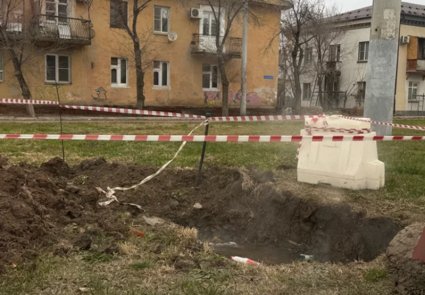На время ремонта труб астраханцам ограничат подачу воды и автодвижение