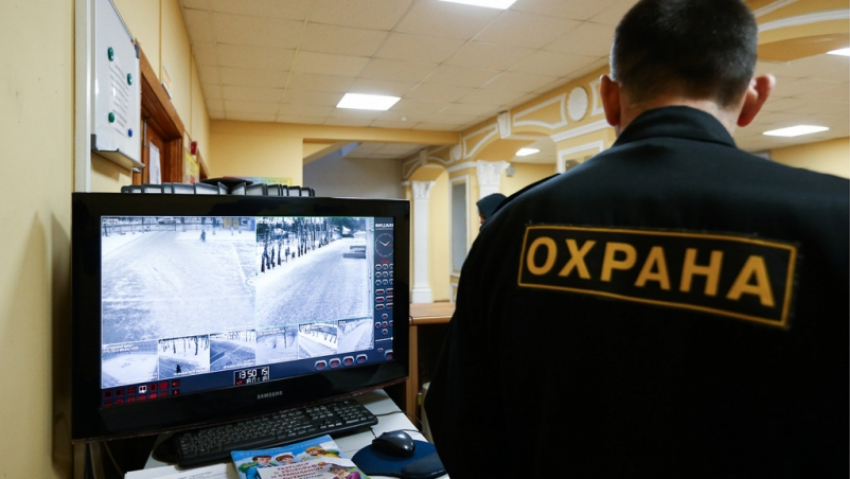 В школах Астрахани усилят меры антитеррористической безопасности