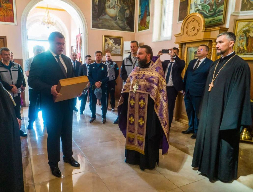 Участники астраханской мотоколонны передали храму в Туркменбаши икону