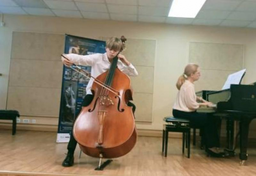 Игру юного астраханского контрабасиста оценили музыканты России и Японии