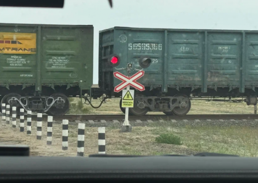 В ночь на 27 сентября под Астраханью временно ограничат движение через переезд