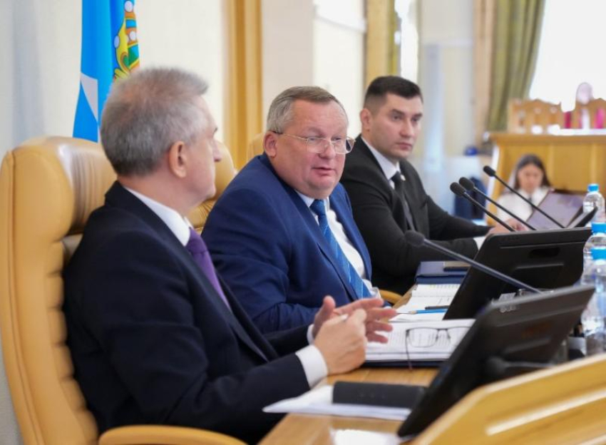 Депутаты Думы Астраханской области приняли ряд законов и рассмотрели результаты парламентского контроля