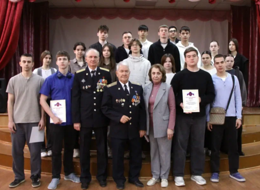 Ветераны и сотрудники архива УФСБ России по Астраханской области посетили СОШ № 33 имени Н.А. Мордовиной