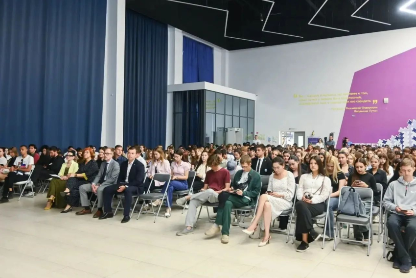 В Астрахани волонтеров обучили работе на выборах-2026