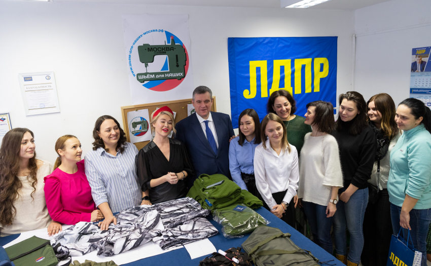 Астраханские волонтеры присоединились к партийной акции ЛДПР «Плечом к плечу»