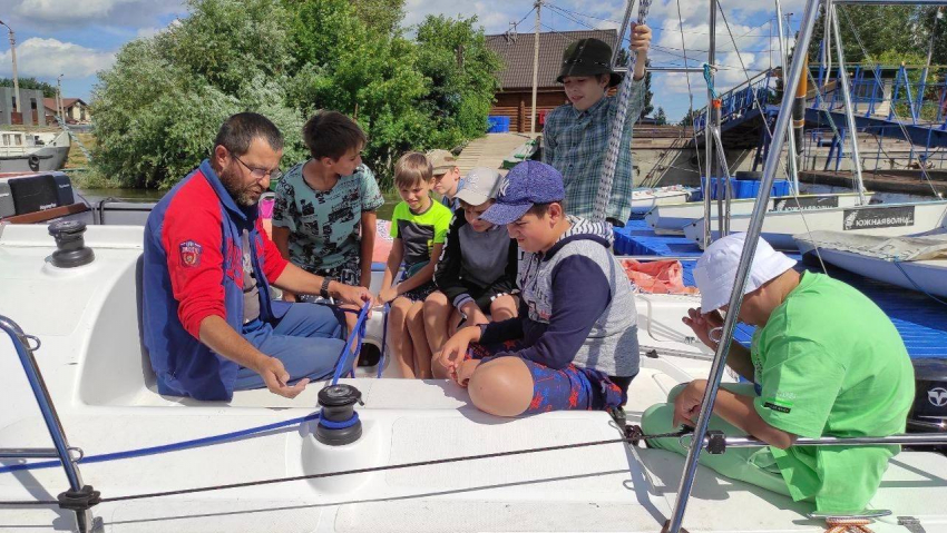 В Астрахани готовят юных яхтсменов