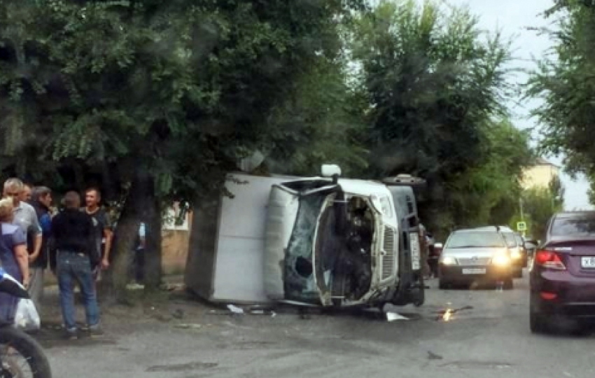 В Астрахани в ДТП на улице Бэра пострадали 5 человек