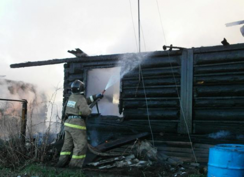 За выходные в Астрахани сгорело три частных дома