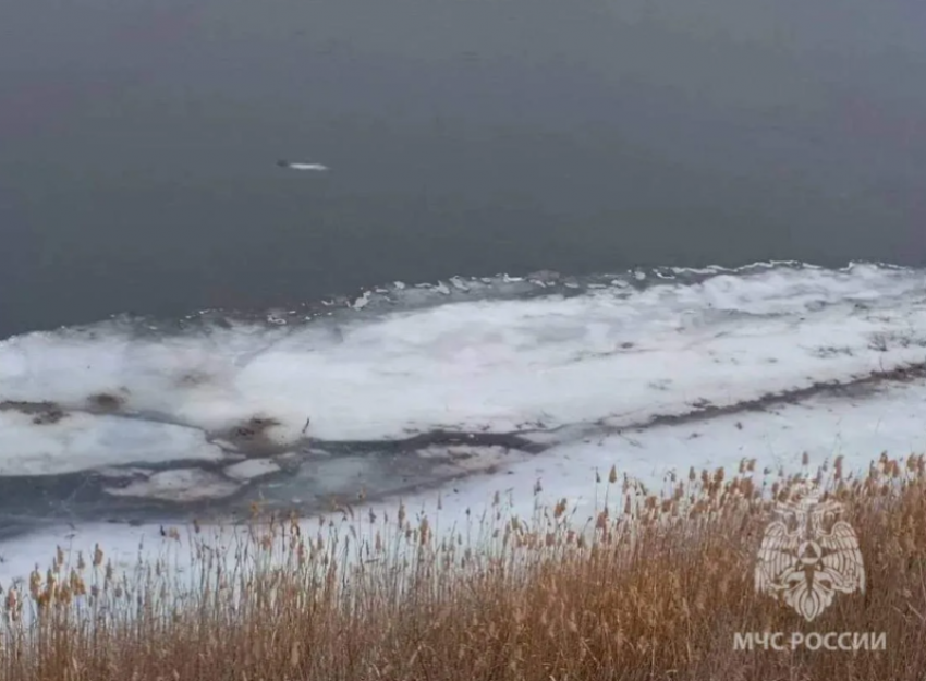 В Астраханской области утонул мальчик, провалившись под лед