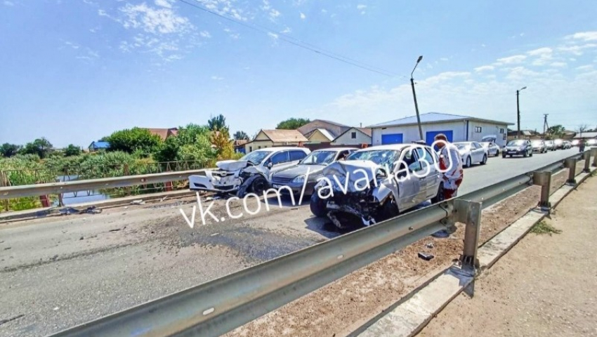 В крупном ДТП в Трусовском районе Астрахани пострадали два водителя и пассажир 