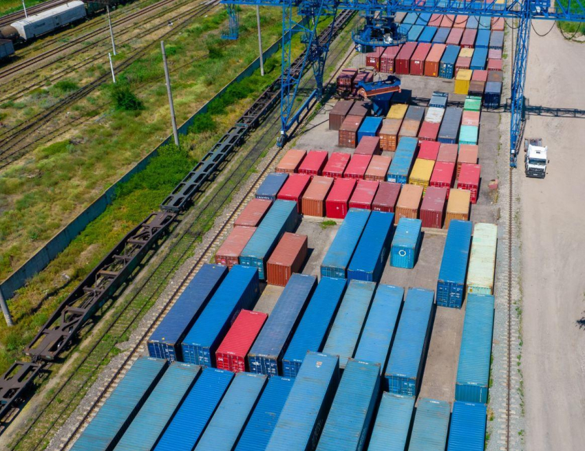 В 2022 году через терминал Кутум в Астрахани перевезли 267 тысяч тонн контейнеров