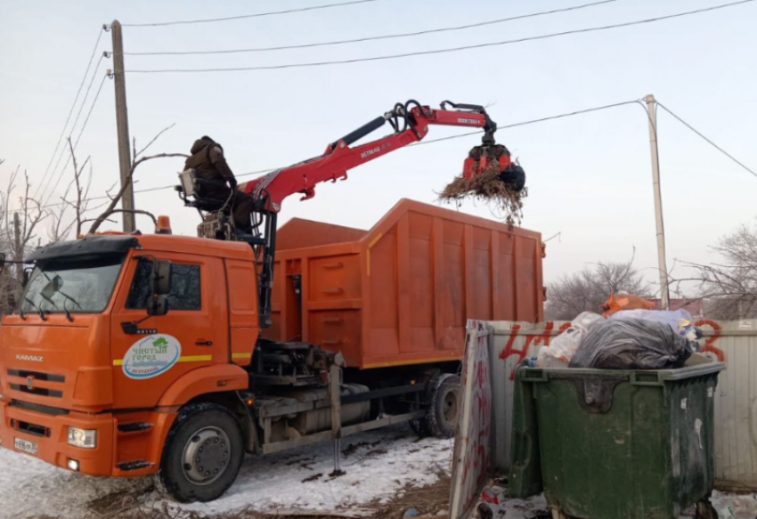 С начала марта из Астрахани увезли свыше 2,8 тысяч тонн мусора