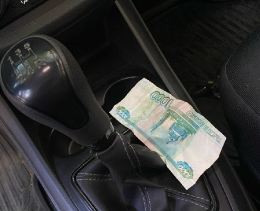 В Астрахани иностранному водителю могут дать 2 года за подкуп полицейского