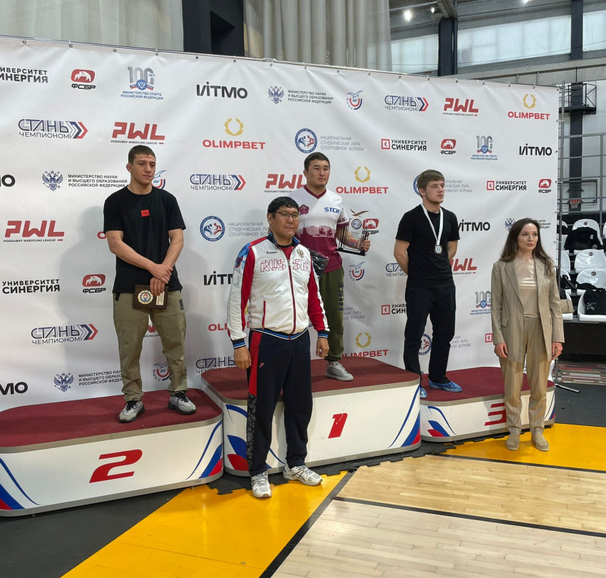 Астраханец занял второе место на студенческой лиге по спортивной борьбе 