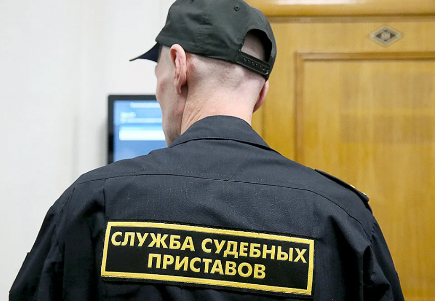 В Астрахани злоупотребивший должностью сотрудник УФССП приговорён к принудительным работам