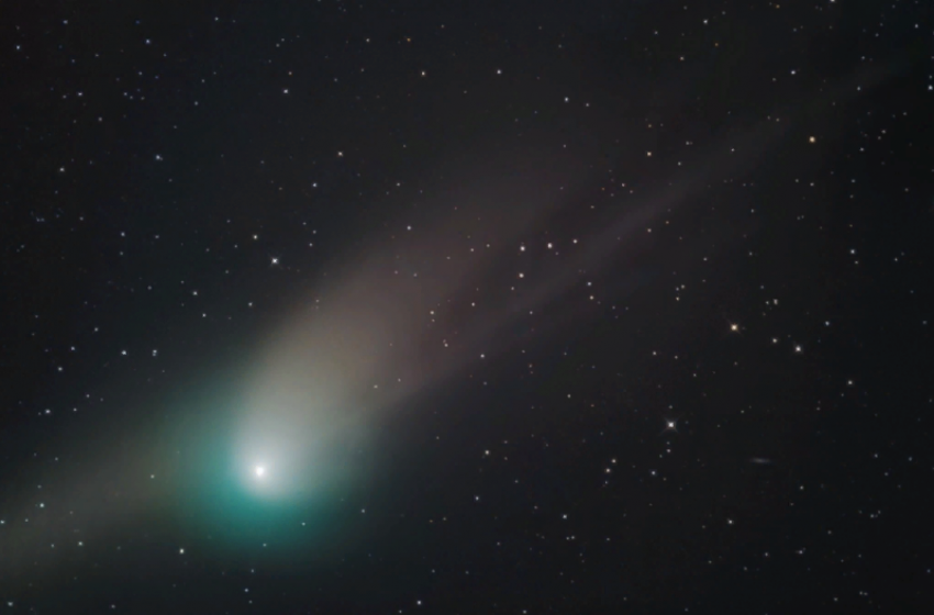 Астраханка сфотографировала самую яркую комету 2023 года