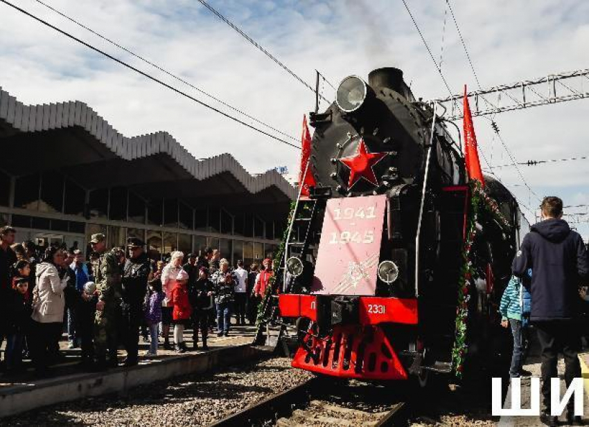 В Астрахани встретили поезд времен Великой Отечественной войны