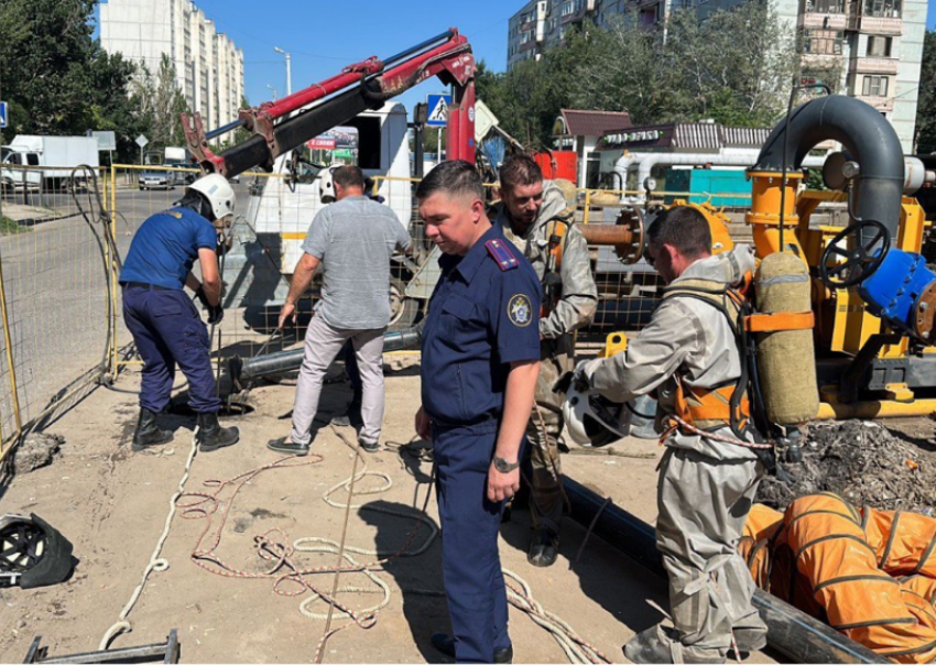 В Астрахани на улице Куликова во время ремонта канализации погибли двое рабочих
