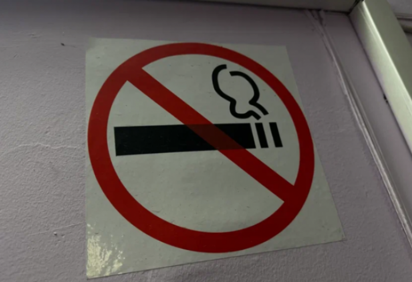 Некурящие астраханцы потребовали запретить продажу вейпов в России