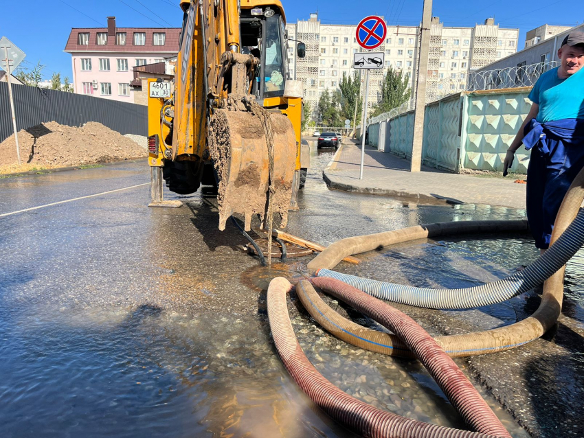 В Астрахани на нескольких улицах отключили холодную воду, на какой срок - точно не известно