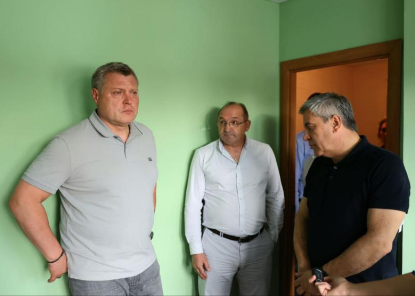 Астраханский губернатор проверил соцобъекты Енотаевского района
