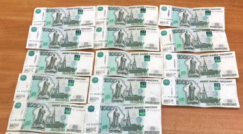 Задержанный в Астраханской области иностранец попытался откупиться от контролера деньгами