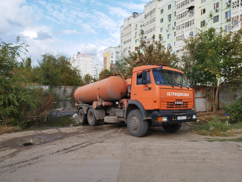 Астраханские коммунальщики устранили крупную аварию в микрорайоне Бабаевского