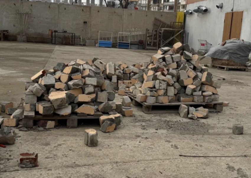 В Астрахани ищут грузчиков: зарплатные предложения достигают 90 тысяч рублей