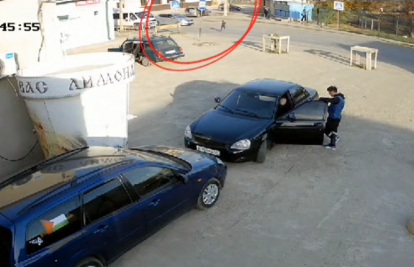 В Астрахани на улице Чкалова студент сбил школьника машиной