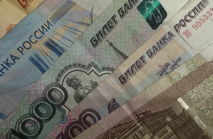 Астраханец с возлюбленной устроили разгульный шопинг с чужой банковской картой